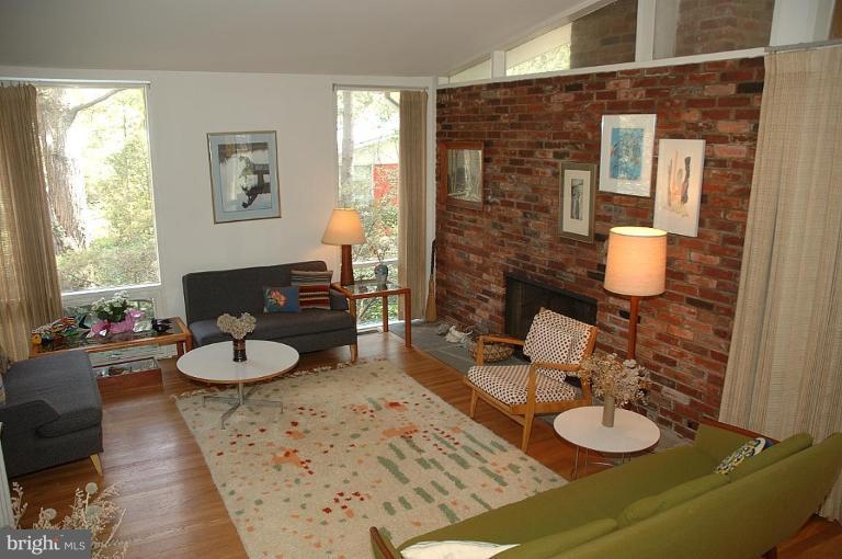 7802 Elba Road Alexandria, VA 22306 - Photo 9 of 13 Living Room #2