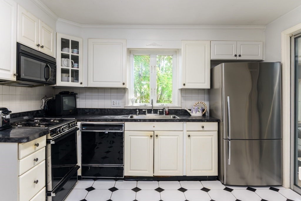 203 Ashcroft Road Medford, MA 02155 - Photo 7 of 22 Gallery Image 7