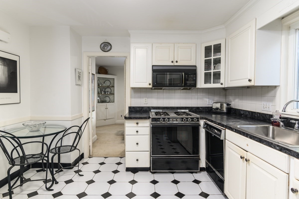 203 Ashcroft Road Medford, MA 02155 - Photo 8 of 22 Gallery Image 8