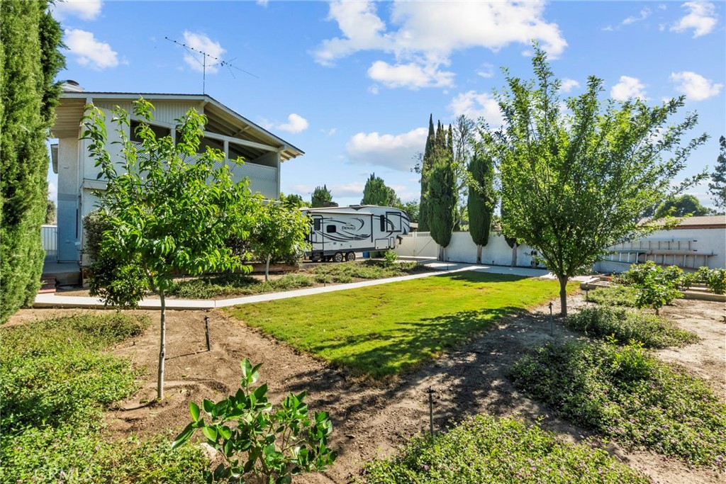 4790 Adam Road Simi Valley, CA 93063 - Photo 44 of 61 a view of a swimming pool with an outdoor seating and yard