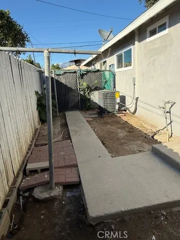 a view of a back yard of the house