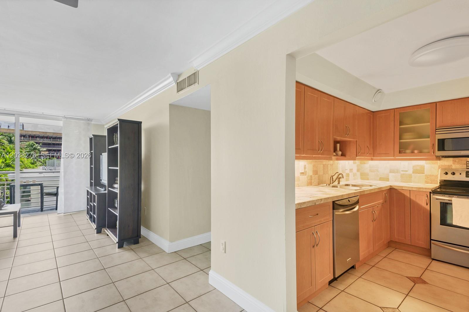 1605 Bay Road, Unit 308 Miami Beach, FL 33139 - Photo 13 of 32