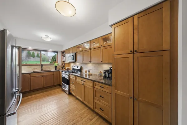 $415,000 | 8005 Wildwood Lane, Darien, IL 60561