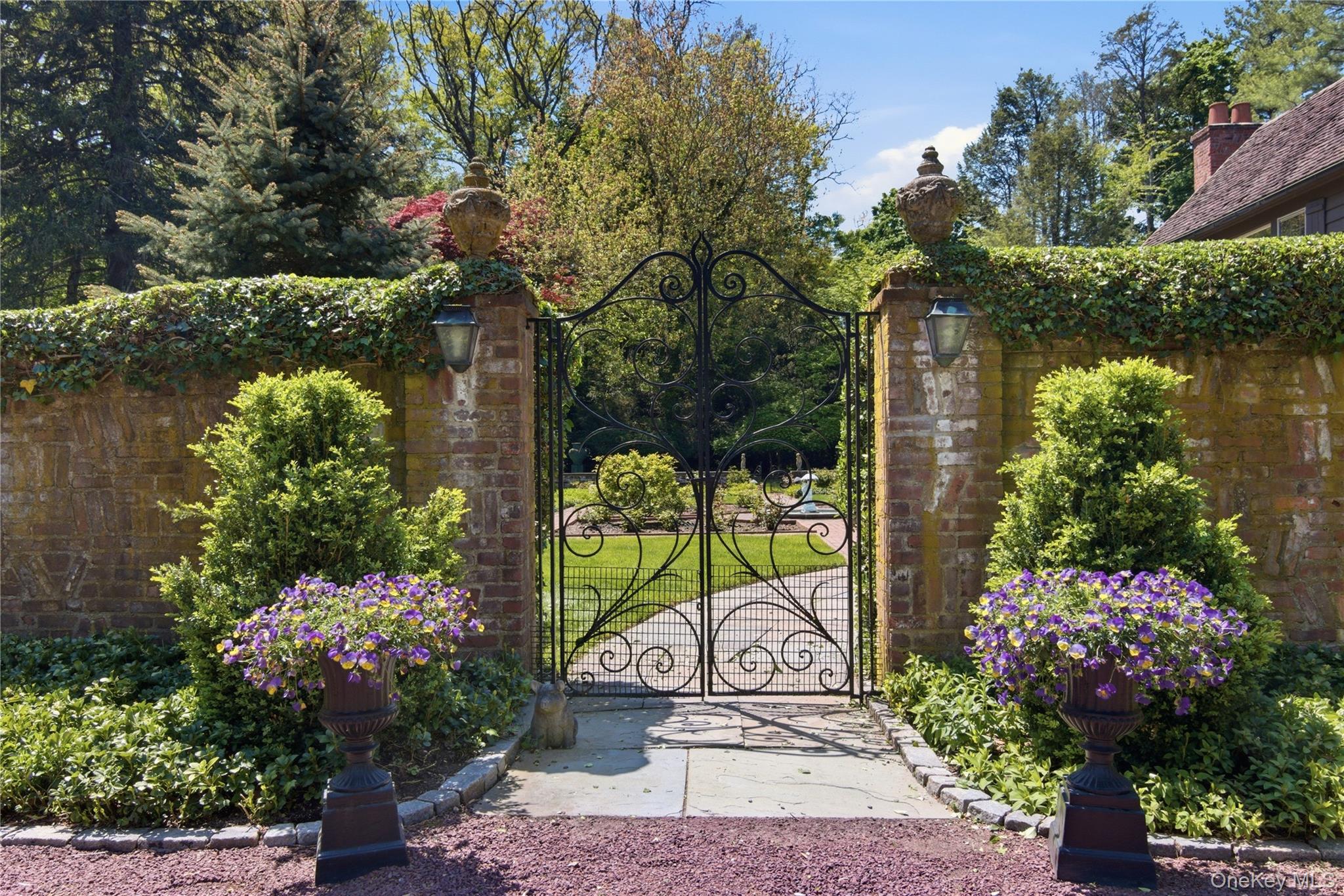 285 Piping Rock Road Locust Valley, NY 11560 - Photo 5 of 28 "Rosegate"