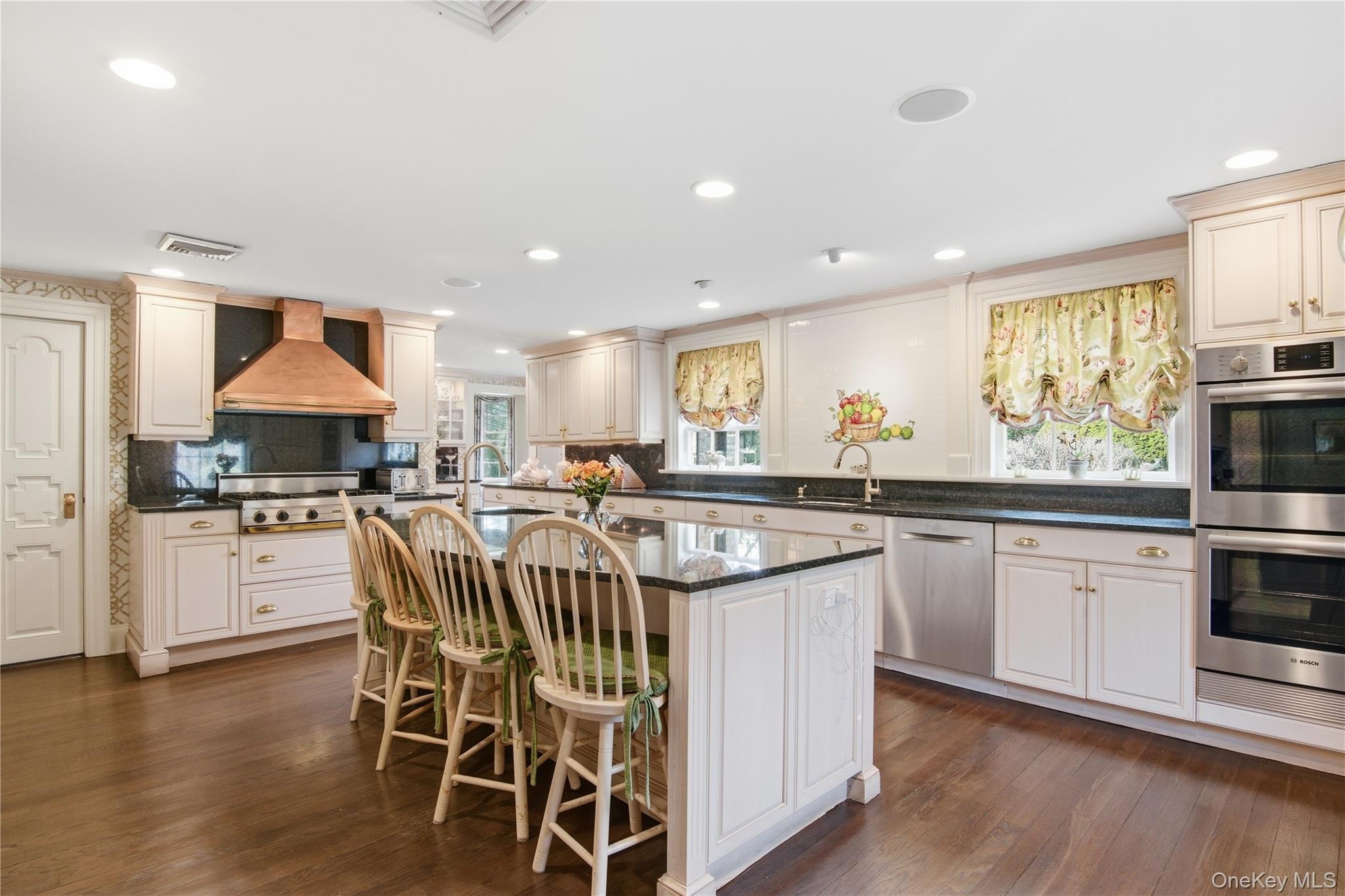 285 Piping Rock Road Locust Valley, NY 11560 - Photo 9 of 28 Kitchen with Double Oven