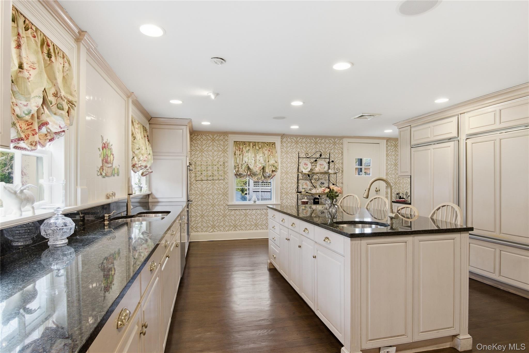 285 Piping Rock Road Locust Valley, NY 11560 - Photo 10 of 28 Granite Counters