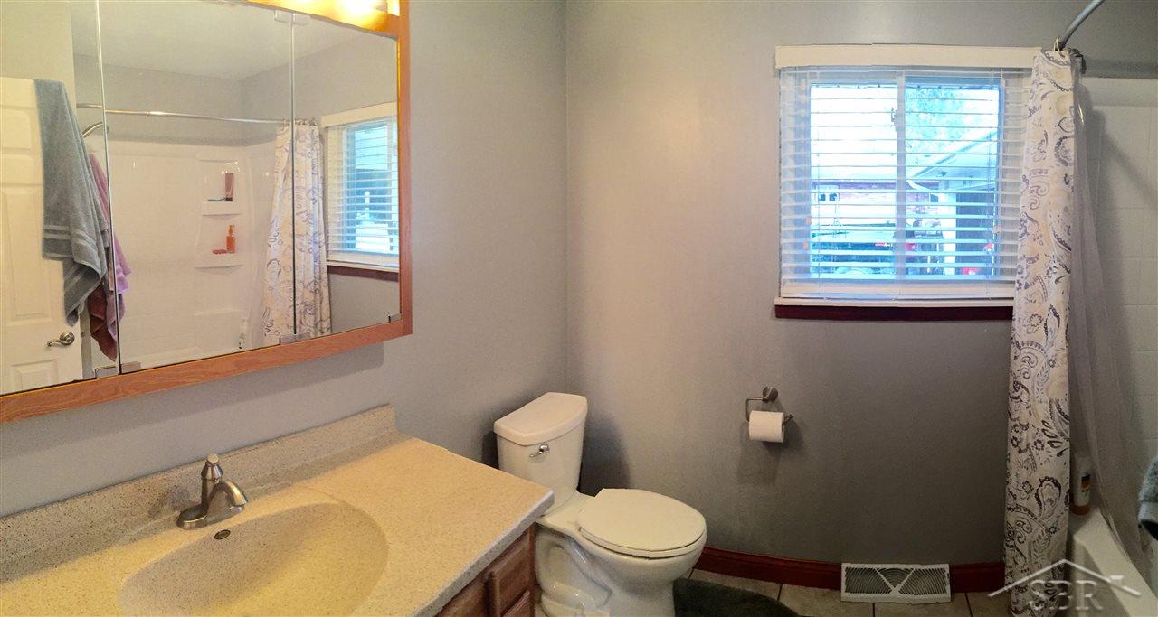 3810 North River Road Freeland, MI 48623 - Photo 8 of 12 31268635-7.JPG