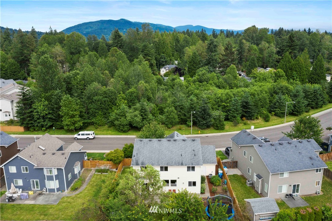 677 Shadow Avenue Northeast Renton, WA 98059 - Photo 36 of 40 an aerial view of multiple house