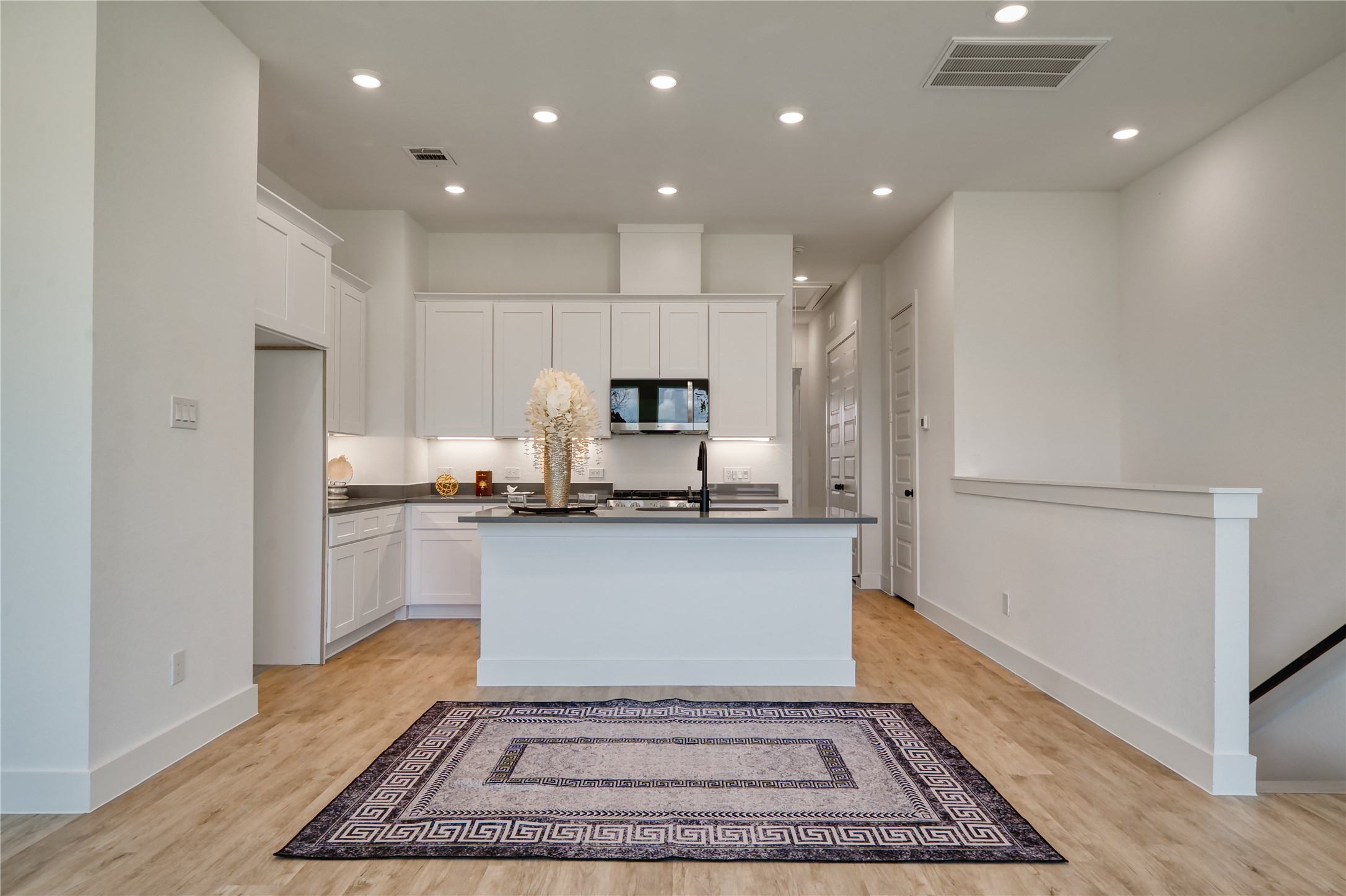 5324 Rue Street Houston, TX 77033 - Photo 9 of 28 Upstairs Kitchen