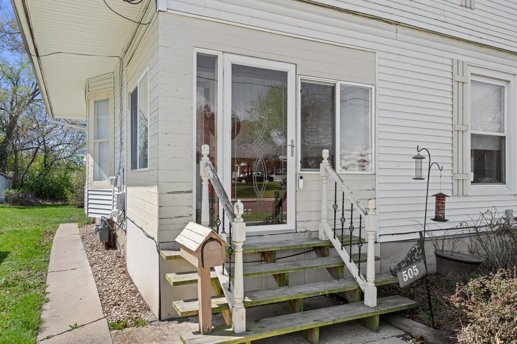 505 East Main Street Morrison, IL 61270 - Photo 4 of 35