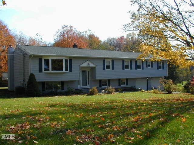 a view of a yard in front of a house