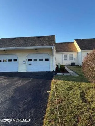 $2,200 | 102 Broadgate Court, Freehold, NJ 07728