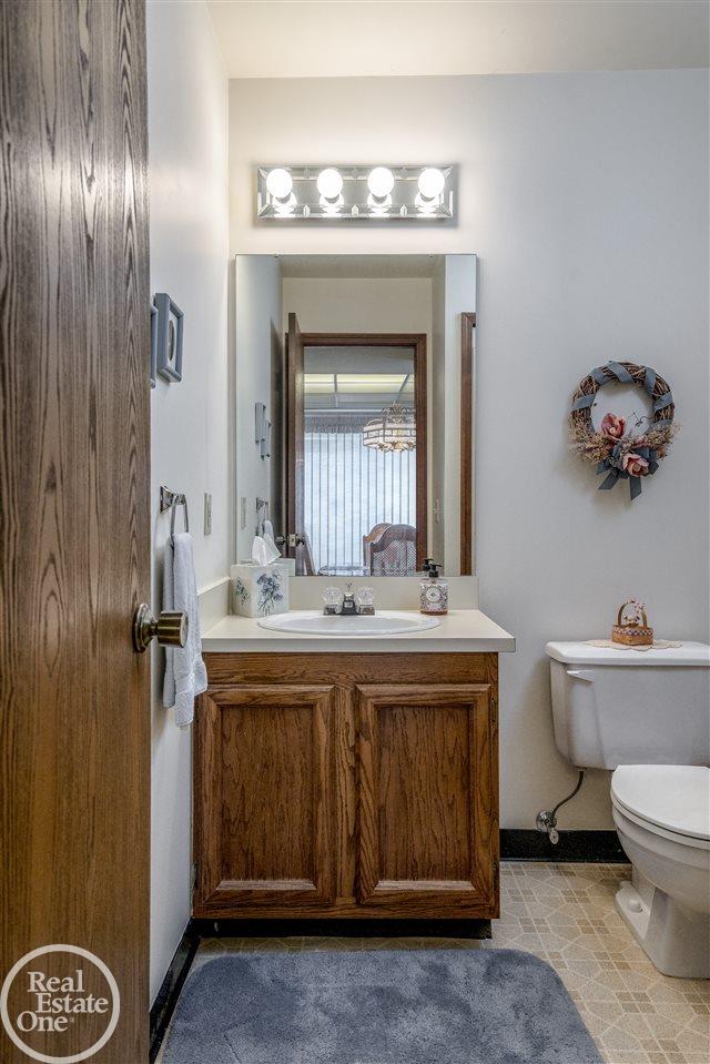 401 Meadow Bridge Drive Rochester Hills, MI 48307 - Photo 11 of 18