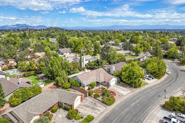 $425,000 | 2166 Wicklow Street, Redding, CA 96001