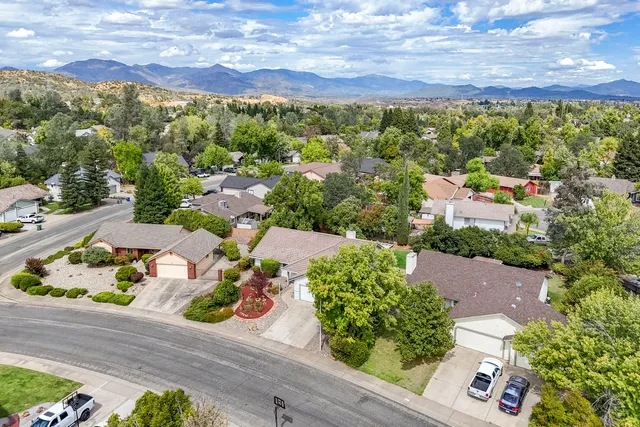 $425,000 | 2166 Wicklow Street, Redding, CA 96001