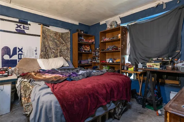 a view of a yard in front of house