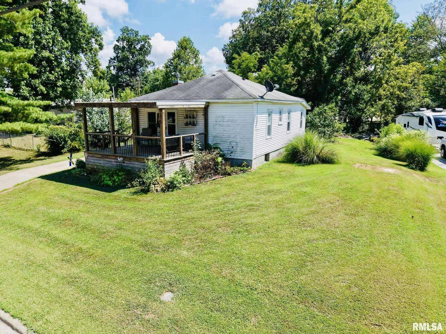 1104 West Webster Street Benton, IL 62812 - Photo 3 of 17