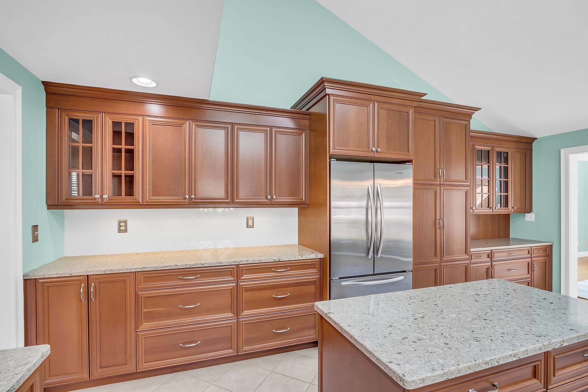 92 Hampton Meadows Hampton, NH 03842 - Photo 3 of 30