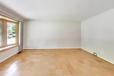 $389,900 | 241 Brookhaven Drive, Elk Grove Village, IL 60007