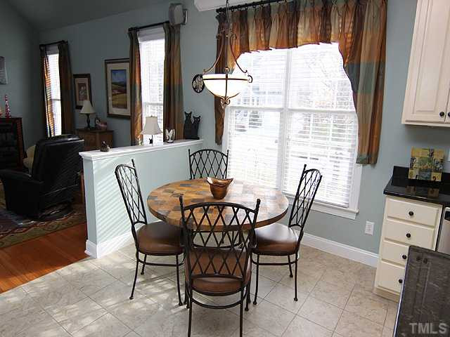 Wonderful space for breakfast. Tile floors. Breakfast Area