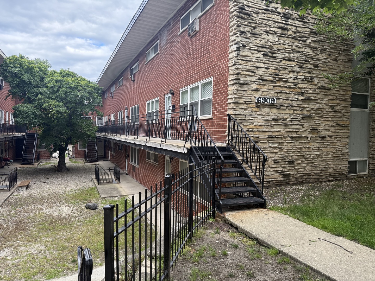 6911 North Ridge Boulevard, Unit 2C Chicago, IL 60645 - Photo 2 of 14