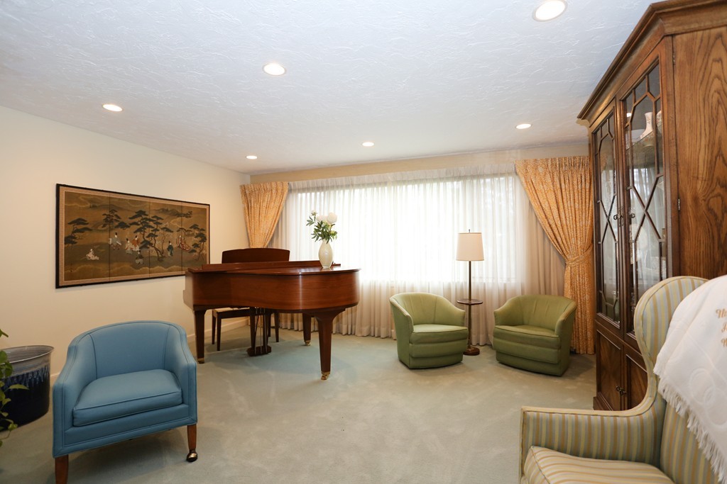 9 Brooks Road Wayland, MA 01778 - Photo 4 of 15 Gallery Image 4