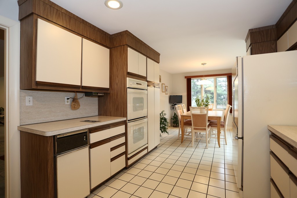 9 Brooks Road Wayland, MA 01778 - Photo 7 of 15 Gallery Image 7