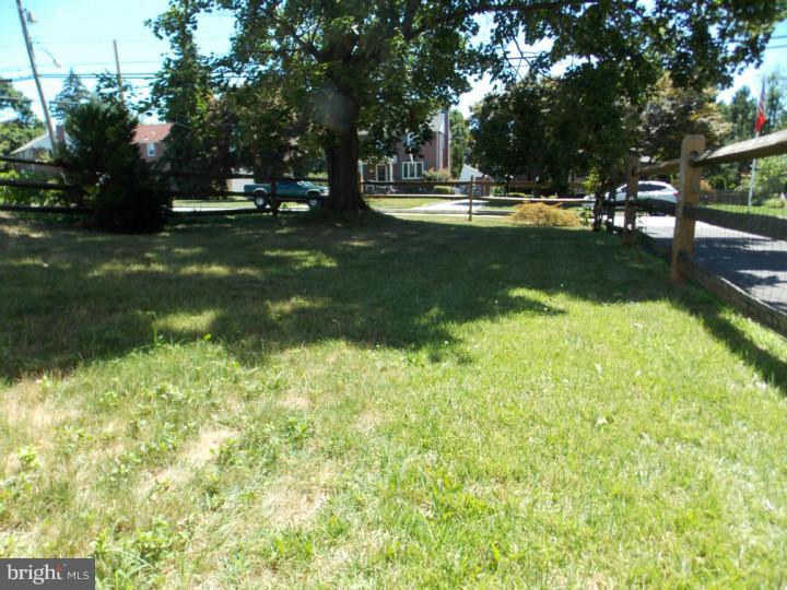200 Welsh Drive Springfield, PA 19064 - Photo 22 of 25 Side Yard