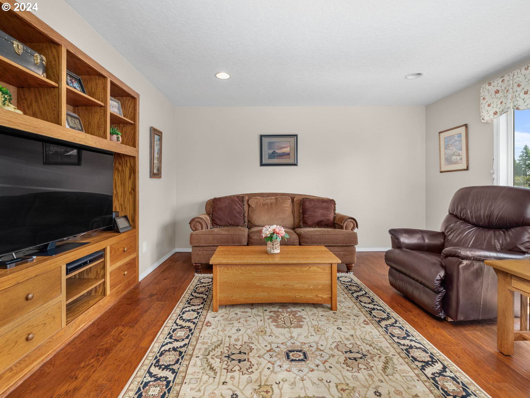 12412 Northwest Jackson Quarry Road Hillsboro, OR 97124 - Photo 8 of 48 Living Room