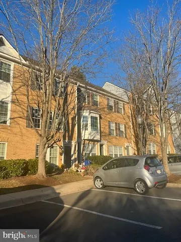 $2,600 | 7941 Foxcrest Court, Unit 7941, Potomac, MD 20854