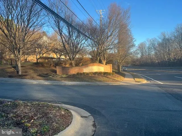 $2,600 | 7941 Foxcrest Court, Unit 7941, Potomac, MD 20854