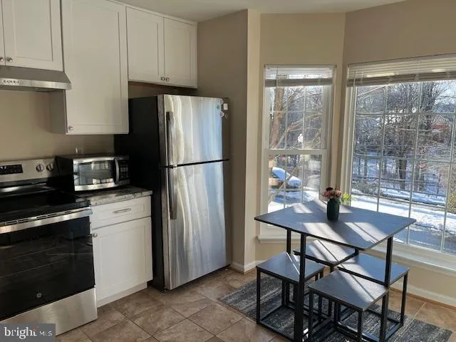 $2,600 | 7941 Foxcrest Court, Unit 7941, Potomac, MD 20854