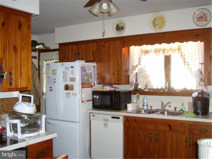 243 Dyke Branch Road Dover, DE 19901 - Photo 4 of 11 Kitchen