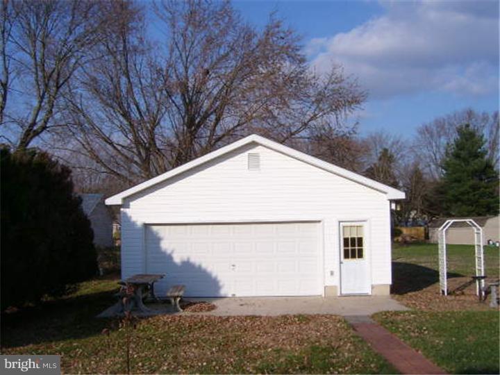 243 Dyke Branch Road Dover, DE 19901 - Photo 10 of 11 Garage