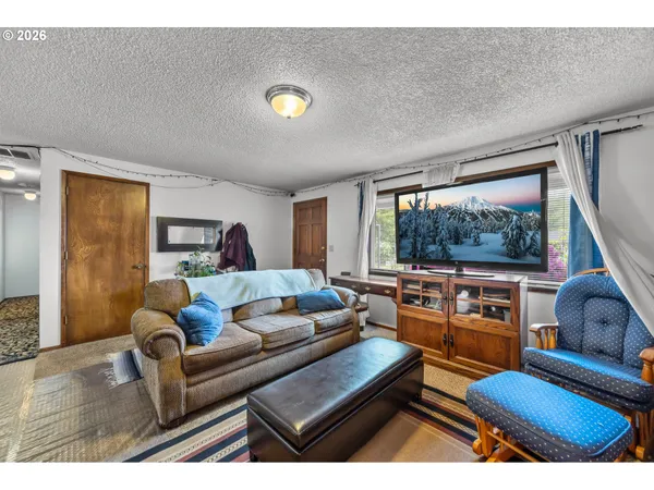 $449,000 | 230 Southwest 8th Avenue, Canby, OR 97013