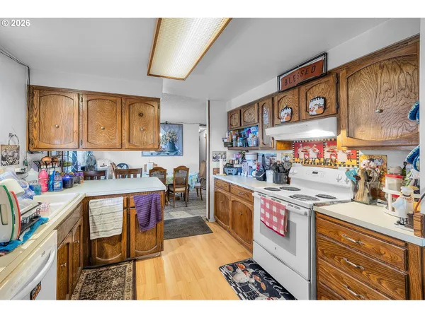 $449,000 | 230 Southwest 8th Avenue, Canby, OR 97013