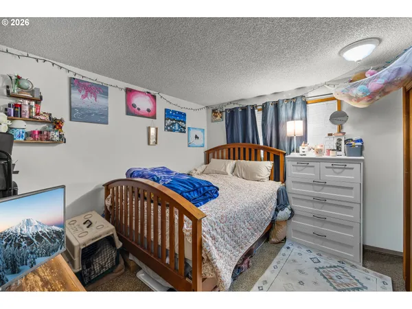 $449,000 | 230 Southwest 8th Avenue, Canby, OR 97013