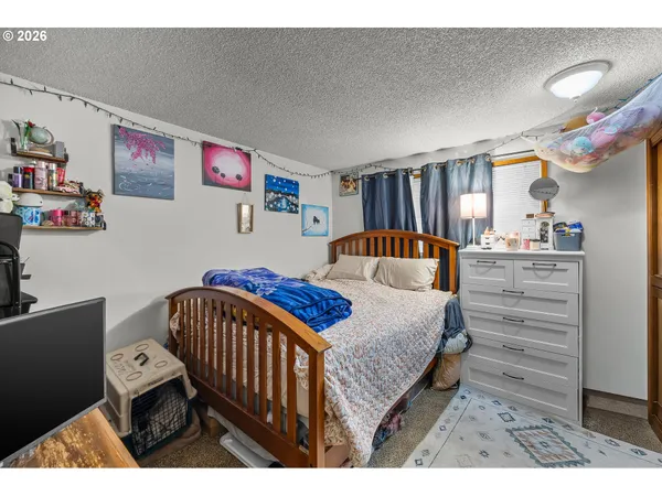 $449,000 | 230 Southwest 8th Avenue, Canby, OR 97013