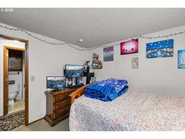 $449,000 | 230 Southwest 8th Avenue, Canby, OR 97013