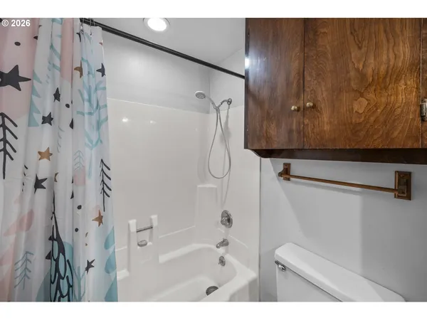 $449,000 | 230 Southwest 8th Avenue, Canby, OR 97013