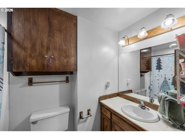 $449,000 | 230 Southwest 8th Avenue, Canby, OR 97013