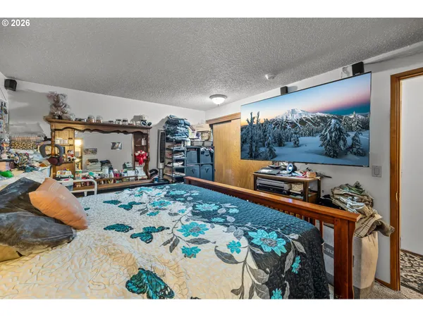 $449,000 | 230 Southwest 8th Avenue, Canby, OR 97013