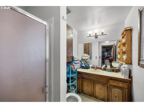 $449,000 | 230 Southwest 8th Avenue, Canby, OR 97013