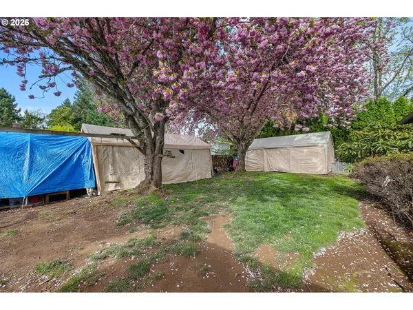 $449,000 | 230 Southwest 8th Avenue, Canby, OR 97013
