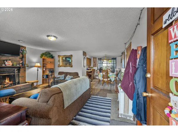 $449,000 | 230 Southwest 8th Avenue, Canby, OR 97013