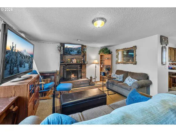 $449,000 | 230 Southwest 8th Avenue, Canby, OR 97013