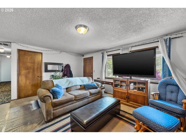 $449,000 | 230 Southwest 8th Avenue, Canby, OR 97013