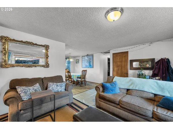 $449,000 | 230 Southwest 8th Avenue, Canby, OR 97013