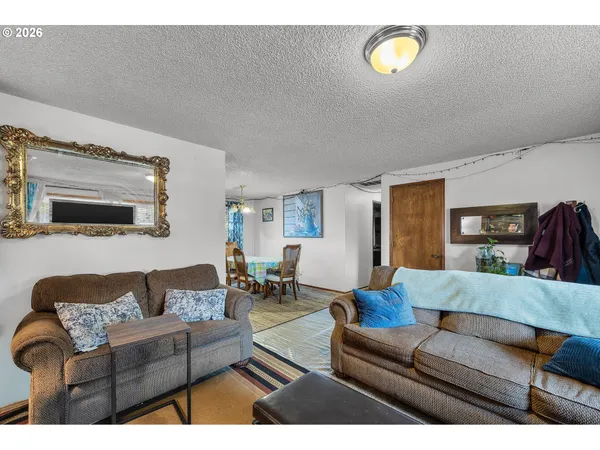 $449,000 | 230 Southwest 8th Avenue, Canby, OR 97013