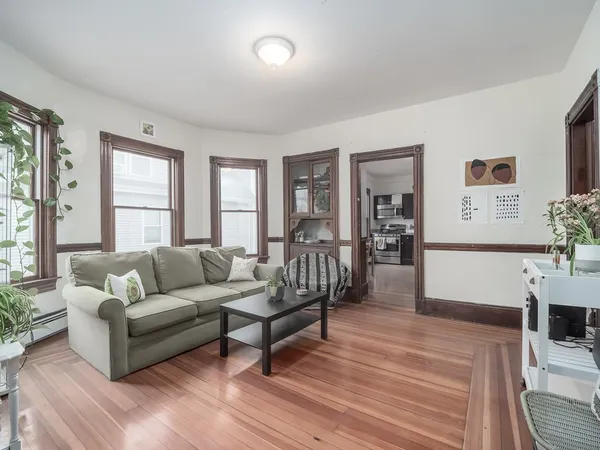 $4,400 | 318 Beacon Street, Unit 2, Somerville, MA 02143